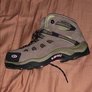 Hi Tec: Bandera MidRise Waterproof Hiking Boot 💫